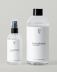 Foto van onze 100ml magnesiumspray naast de 500ml navulfles magnesiumolie. Handige combinatie voor dagelijkse huidtoepassing en eenvoudig navullen. Beide producten zijn direct verkrijgbaar in onze webshop ter ondersteuning van spierontspanning en een gezonde magnesiumbalans