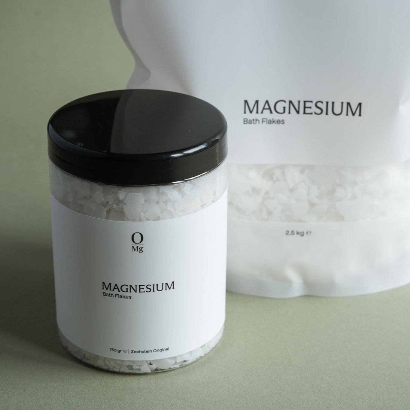 Een pot magnesium badzouten een navulverpakking van 2,5 kg