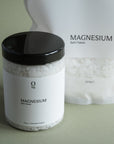 Een pot magnesium badzouten een navulverpakking van 2,5 kg