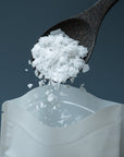 Foto van een verpakking die wordt gevuld met onze puurste magnesium badzout. Ideaal voor ontspannende baden, spierherstel en dagelijkse magnesiumsuppletie. Verkrijgbaar in onze webshop voor eenvoudig bestellen.